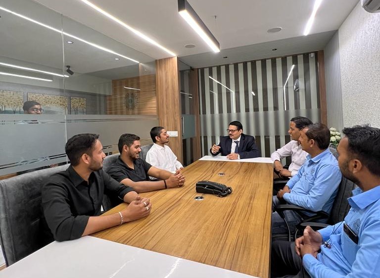 https://www.abhishekintegrations.com/wp-content/uploads/2023/01/office.jpeg